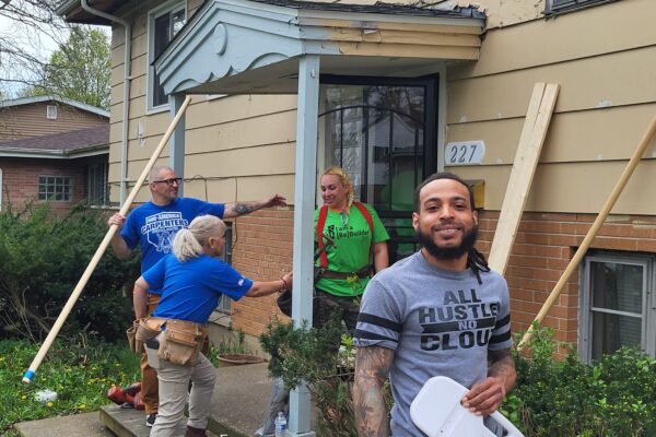 Image for Chicagoland Carpenters Volunteer To Rebuild Communities