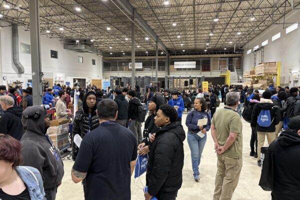 Image for 400 CPS Students Visit Chicago Training Center