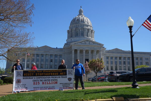 Image for Union Carpenters Out In Full Force On Tax Day